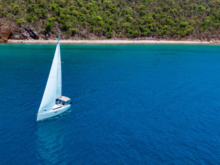 Jeanneau Sun Odyssey 349 między profesjonalistami a osobami prywatnymi w Road Town