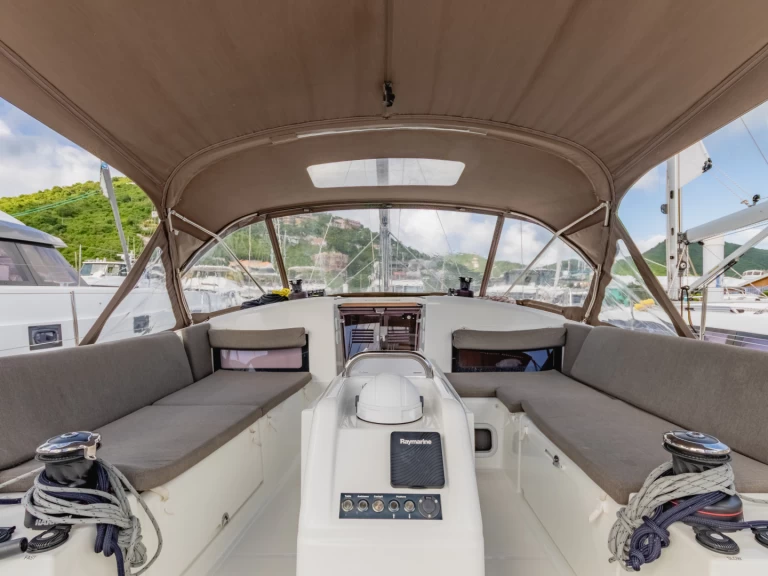 Wynajem Żaglowiec w Road Town - Jeanneau Sun Odyssey 440