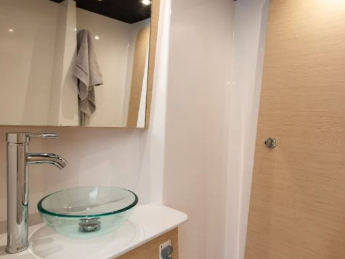 Dufour Dufour Catamarans 48 Sail między profesjonalistami a osobami prywatnymi w Piraeus