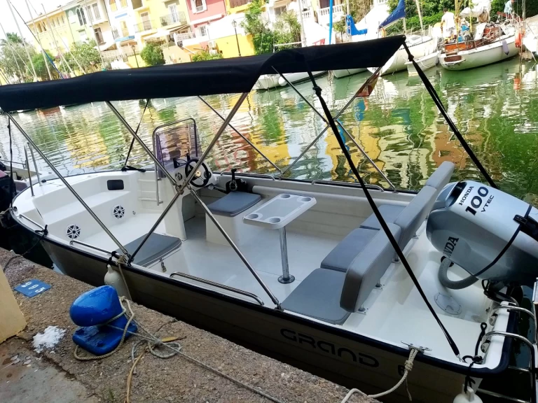 Wynajmij Grand Boats N585 w Port Saplaya