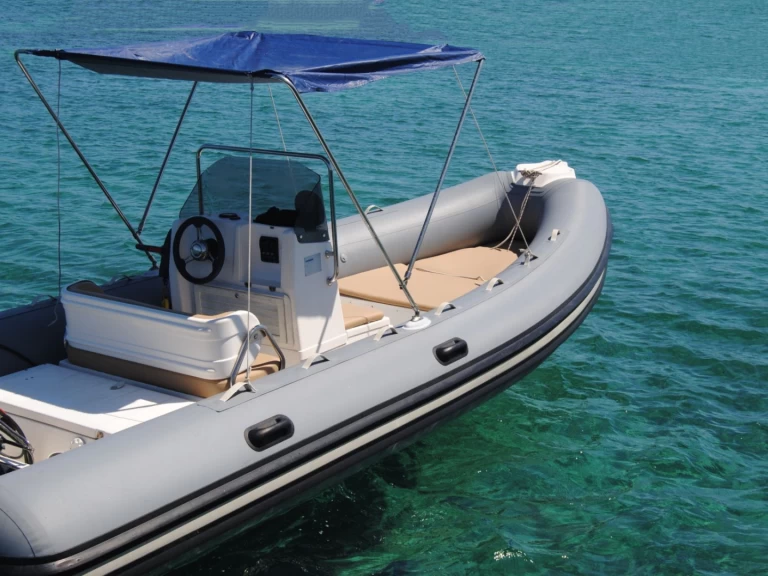 Wynajmij Łódż półsztywna z lub bez skippera Joker Boat w Stintino