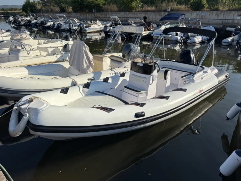 Wynajem łodzi Hyeres tanio Selva 650 Family