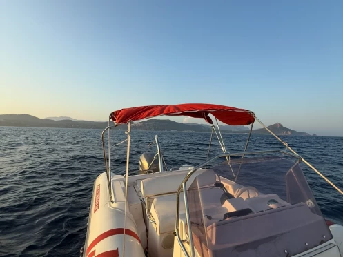 Wynajmij Łódż półsztywna z lub bez skippera Nuova Jolly w Saint-Raphael