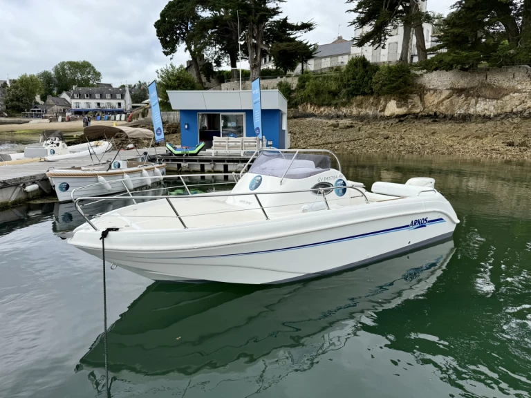 Wynajmij Motorówka z lub bez skippera Arkos w Port de Sainte-Marine