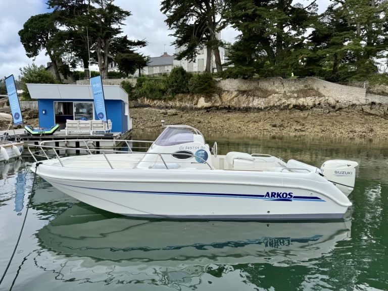 Wynajem Motorówka Arkos z patentem 