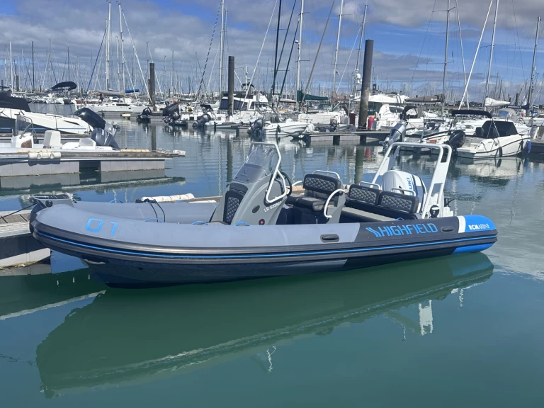 Highfield Patrol 600 między profesjonalistami a osobami prywatnymi w La Rochelle