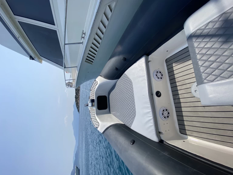 Wynajmij Łódż półsztywna z lub bez skippera mostro w Glyfada