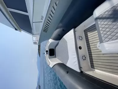 Wynajmij Łódż półsztywna z lub bez skippera mostro w Glyfada