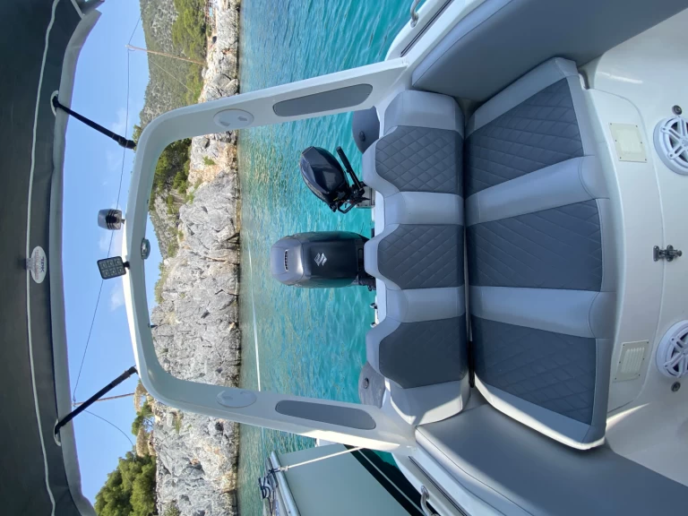 Wynajem Łódż półsztywna mostro z patentem 