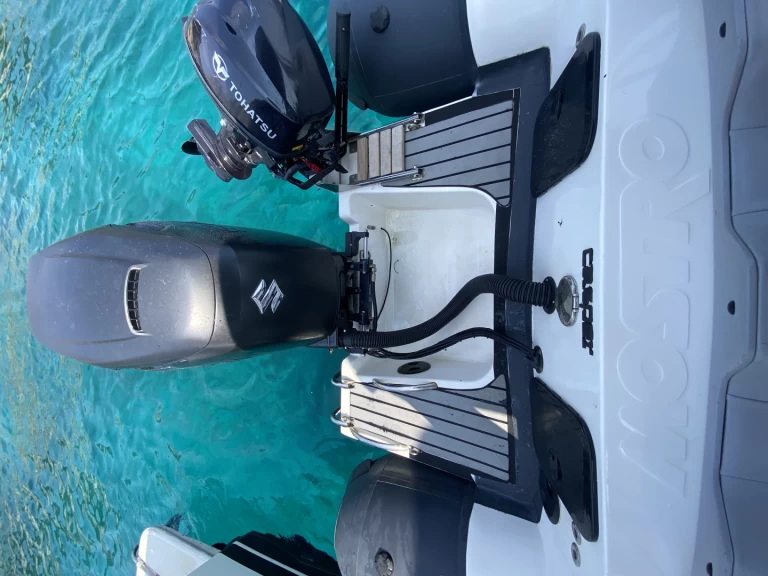 Łódż półsztywna do wynajmu w Glyfada w najlepszej cenie