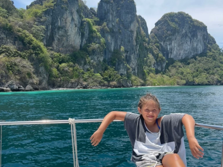 Wharram Tiki 38 między profesjonalistami a osobami prywatnymi w Amphoe Mueang Phuket