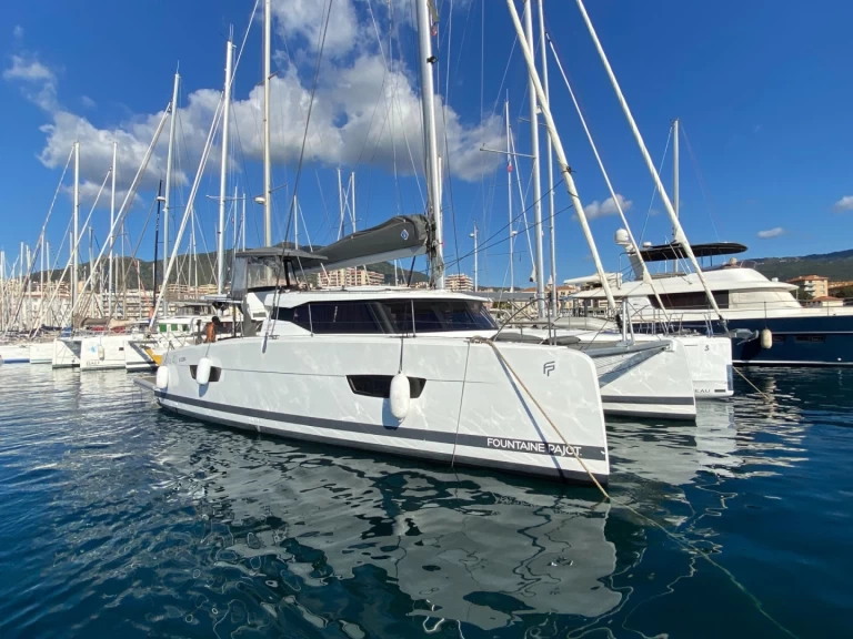 Wynajmij Fountaine Pajot Isla 40 w Marine de Sant'Ambrogio