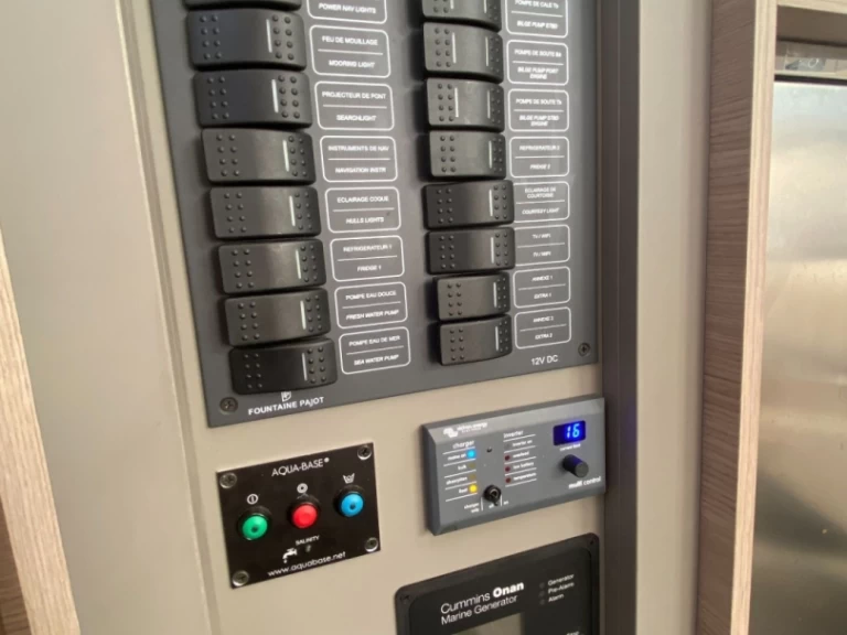 Wynajmij Katamaran z lub bez skippera Fountaine Pajot w Marine de Sant'Ambrogio