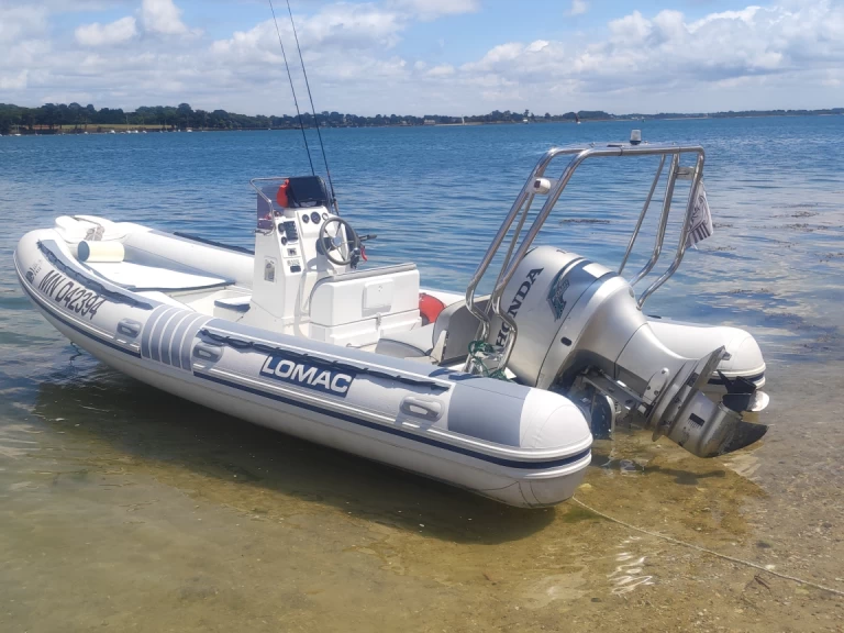 Wynajem Łódż półsztywna Lomac z patentem 