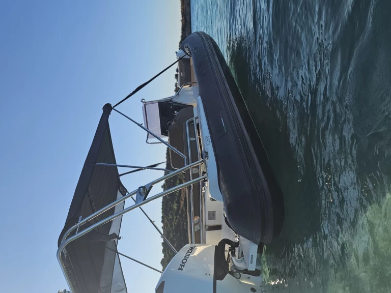 Łódż półsztywna do wynajmu w Saint-Florent w najlepszej cenie