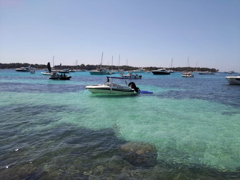 Wynajem w Vieux Port de Cannes- Four Winns Horizon 180 na SamBoat