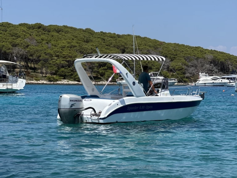 Wynajem łodzi Speeder 680 Open w Hvar na SamBoat 
