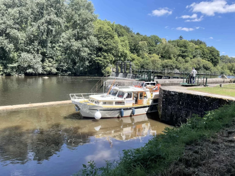 Pedro 1020 między profesjonalistami a osobami prywatnymi w Saint-Nicolas des Eaux