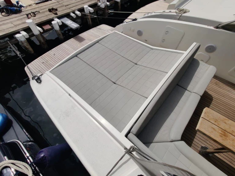 Tornado Tornado 45 między profesjonalistami a osobami prywatnymi w Neapol