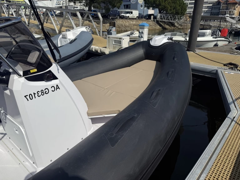 Wynajem Łódż półsztywna Ranieri z patentem 