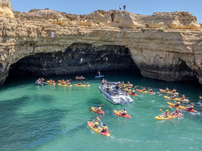 Wynajem Motorówka Finnmaster z patentem 