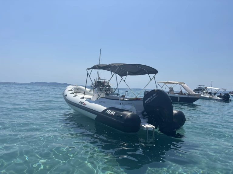 Wynajem łodzi Selva Selva 650 Family w Hyeres na SamBoat 