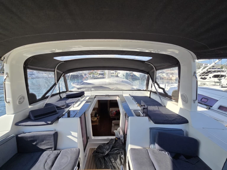 Bénéteau Oceanis 55 między profesjonalistami a osobami prywatnymi w Donji Seget