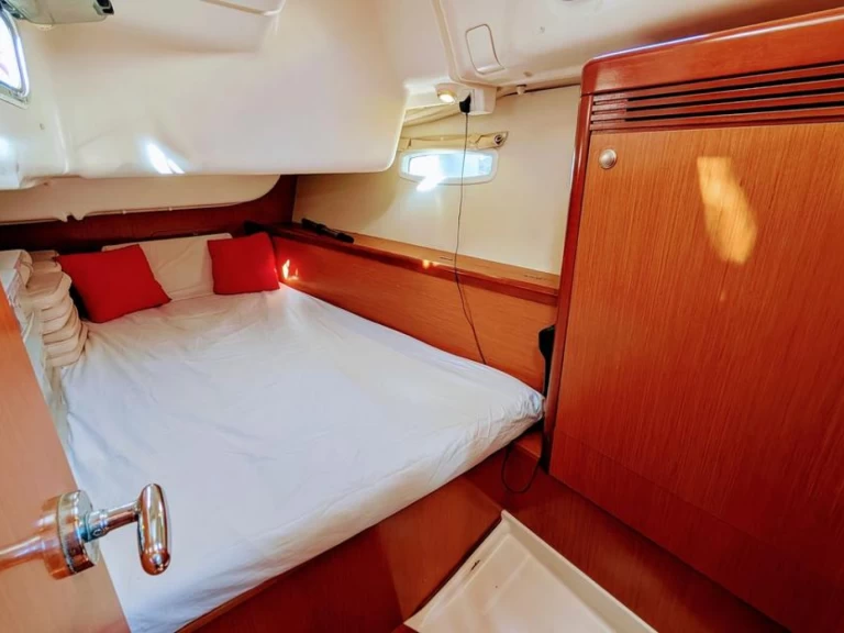 Bénéteau Oceanis 40 między profesjonalistami a osobami prywatnymi w Puerto Altea