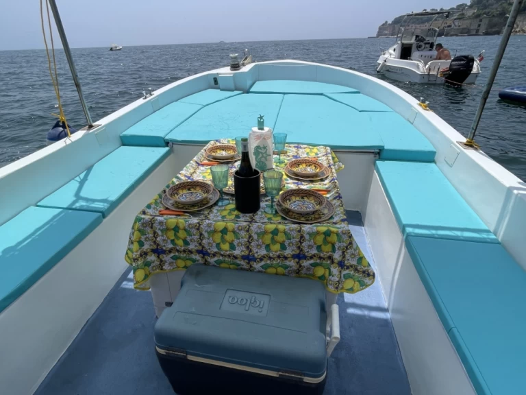 Wynajem Motorówka w Neapol - bianchi e cecchi vintage lancia 