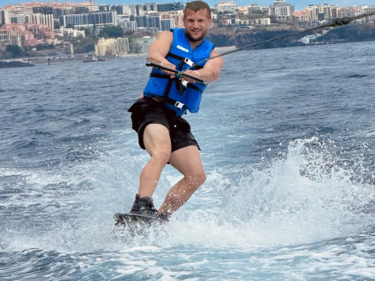 Wynajmij Bombard Explorer 640 SB w Porto do Funchal