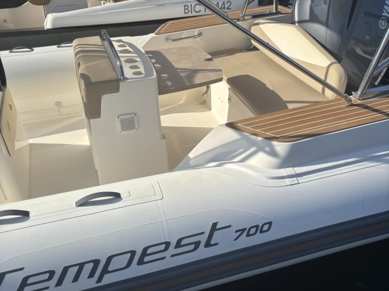 Wynajem łodzi Porto-Vecchio tanio Capelli 700