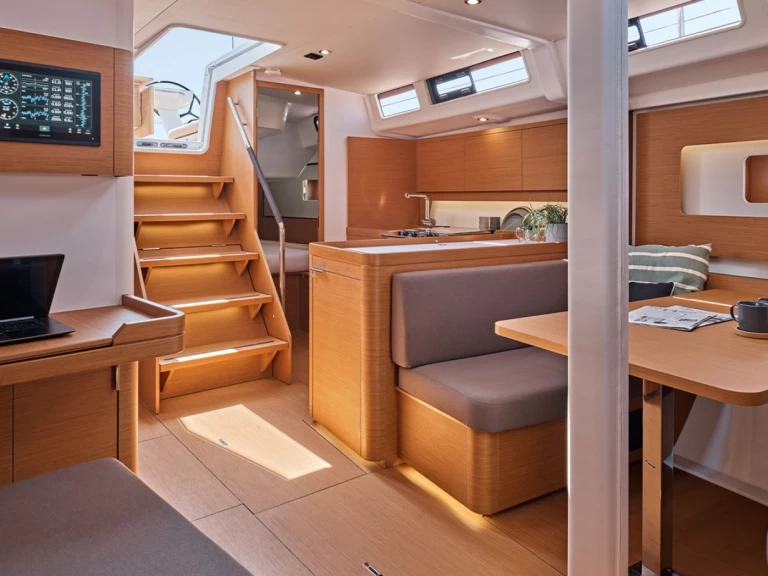 Bénéteau First 44 między profesjonalistami a osobami prywatnymi w Lavrio