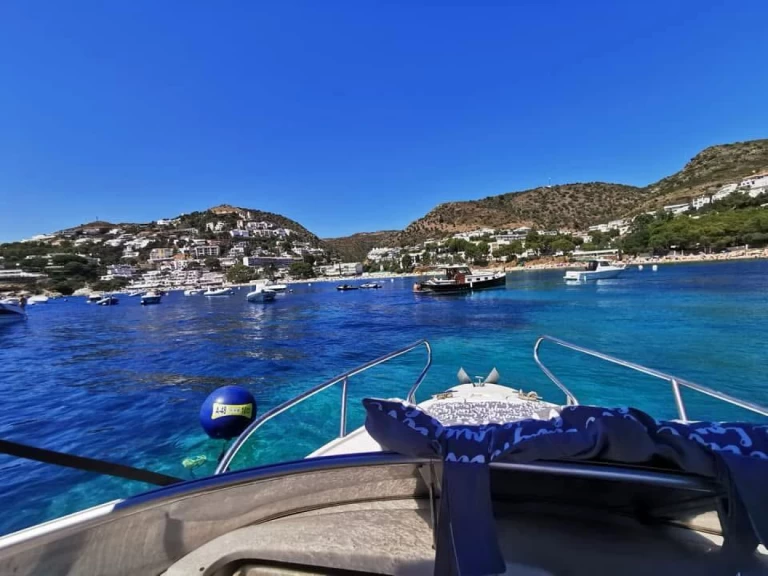 Rio Rio 550 Cruiser między profesjonalistami a osobami prywatnymi w Vilanova i la Geltrú