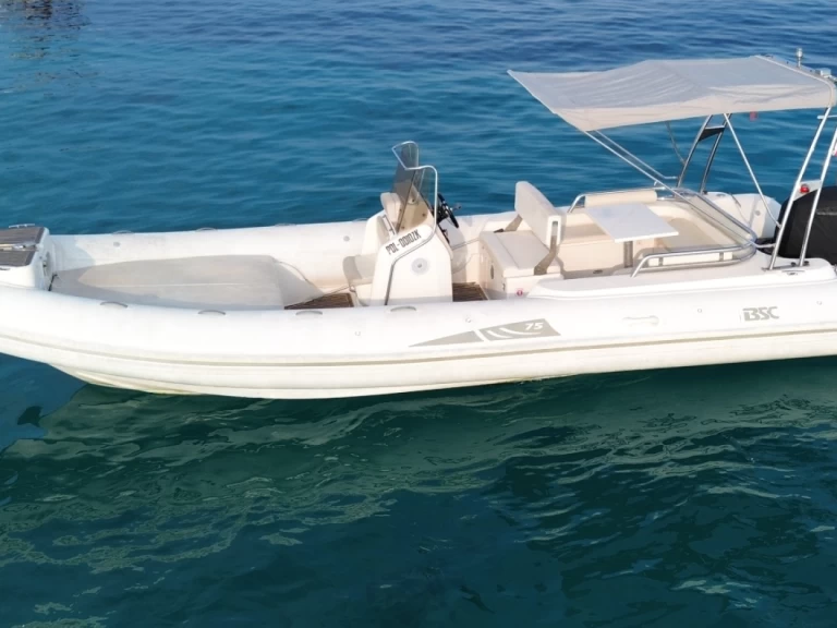 Bsc BSC 75 między profesjonalistami a osobami prywatnymi w Mandelieu-la-Napoule