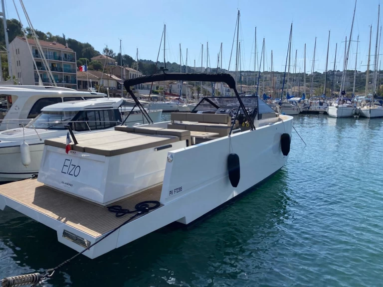 Wynajmij De Antonio Yacht D33 Cruiser w Bandol