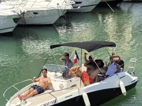 Wynajmij Quicksilver Activ 605 Sundeck w Fréjus