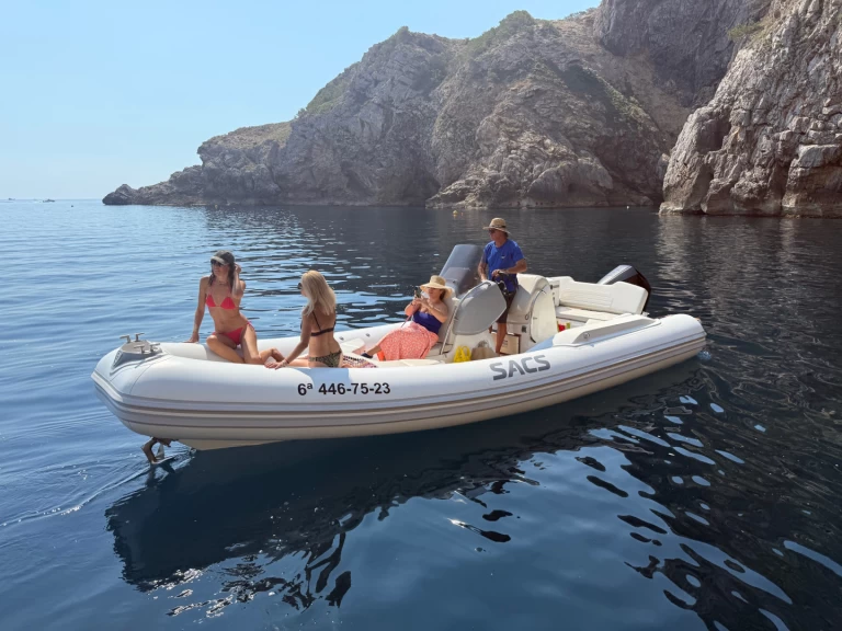 Łódż półsztywna do wynajmu w l'Estartit w najlepszej cenie