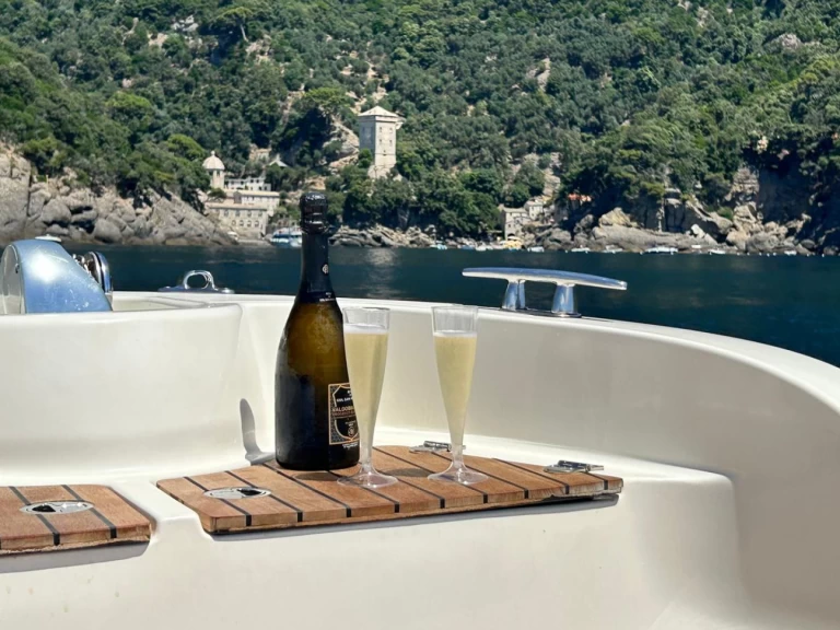 Wynajem Łódż półsztywna Italiamarine z patentem 