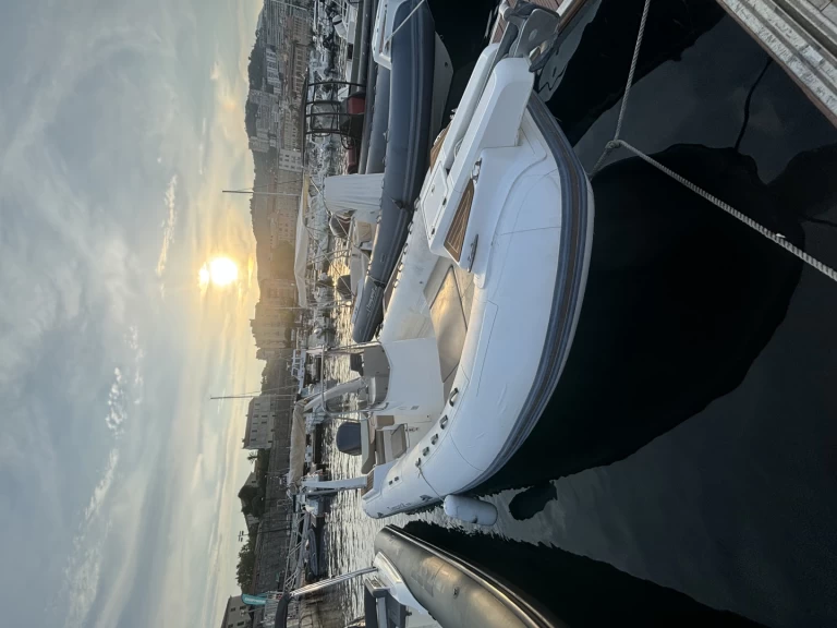 Łódż półsztywna do wynajmu w Ajaccio w najlepszej cenie