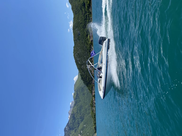 Wynajmij Motorówka z lub bez skippera Four Winns w Saint-Jorioz