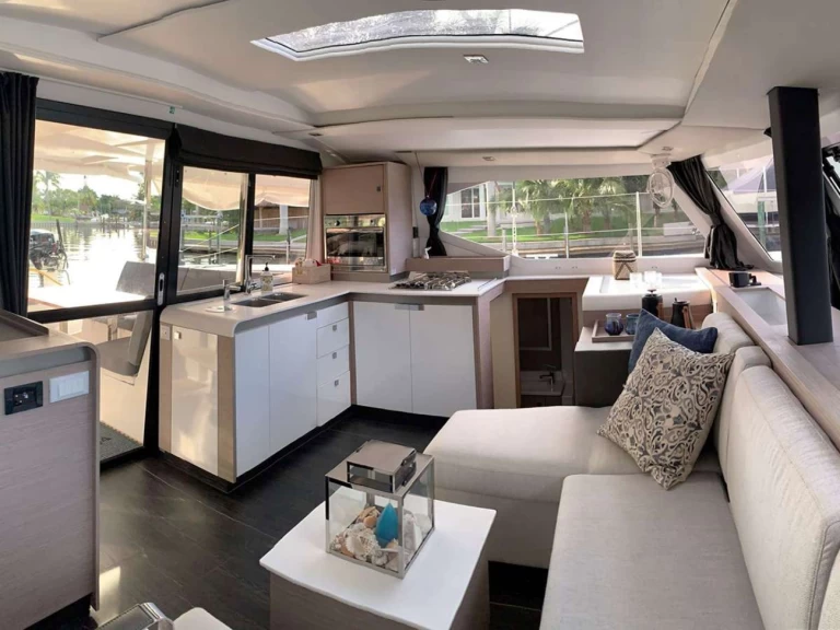 Wynajem Luksusowy jacht Fountaine Pajot z patentem 