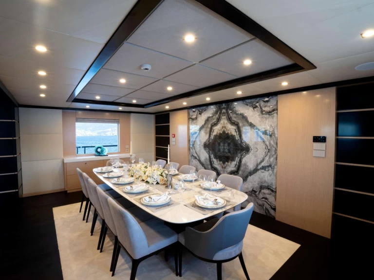 Wynajem Luksusowy jacht Custom z patentem 