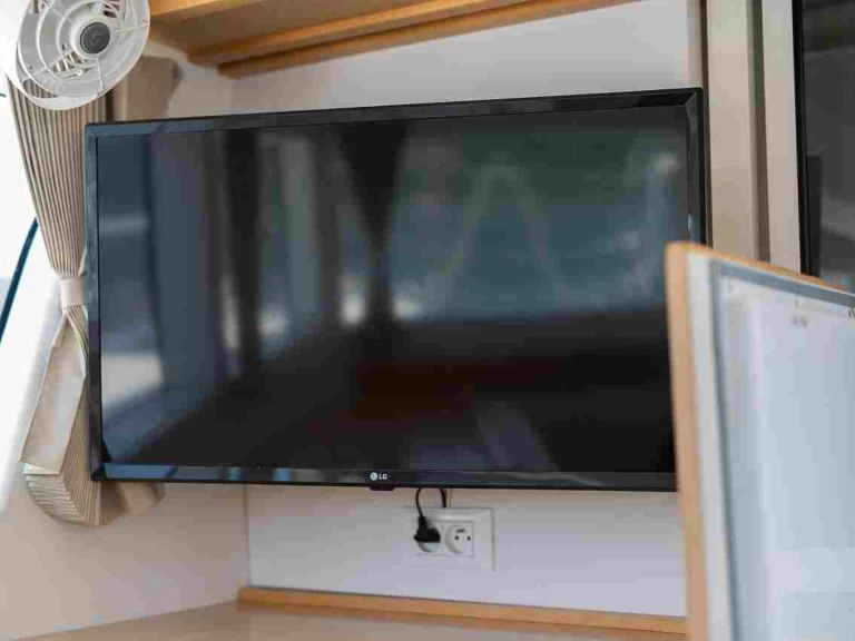 Wynajmij Katamaran z lub bez skippera Lagoon w Punat