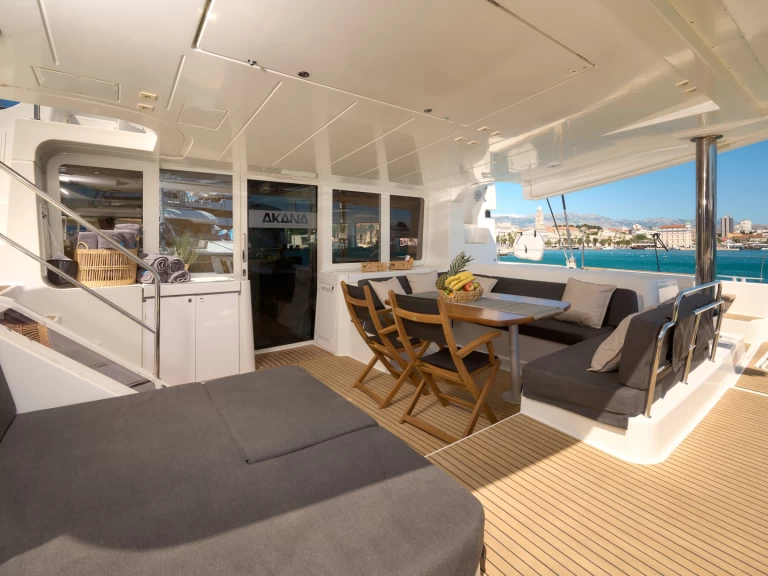 Wynajem Katamaran Lagoon z patentem 