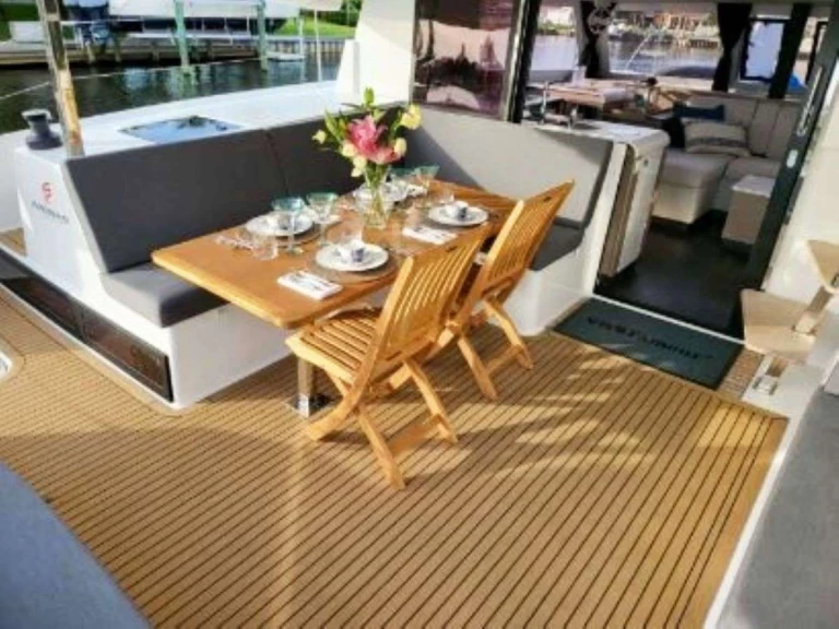Wynajem Luksusowy jacht Fountaine Pajot z patentem 