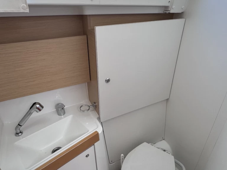 Bénéteau Oceanis 38 między profesjonalistami a osobami prywatnymi w Sukosan