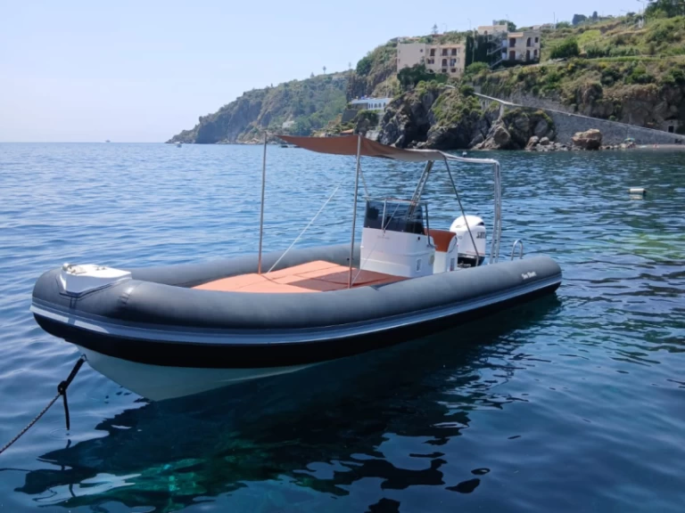 Wynajmij Bwa Bwa 750 w Lipari