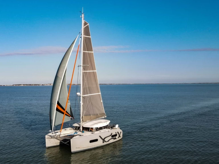 Excess Excess 11 między profesjonalistami a osobami prywatnymi w La Rochelle