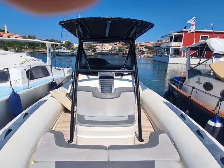 Wynajem Łódż półsztywna w Stintino - Bwa BWA 30 PREMIUM