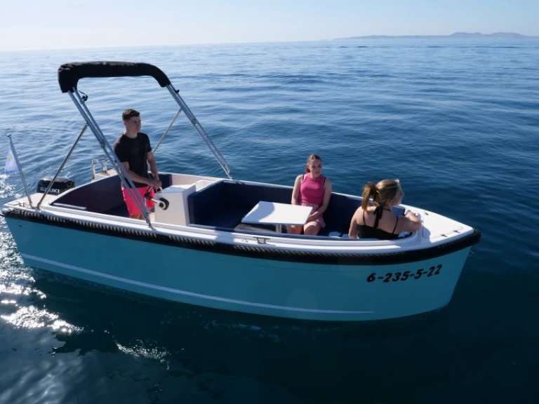 Motorówka do wynajmu w Roses w najlepszej cenie